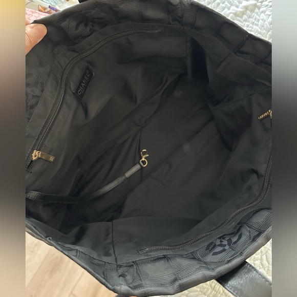 Authentic Chanel bag - Picture 9 of 12